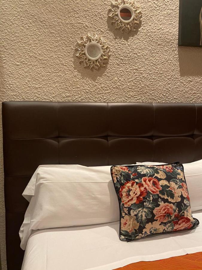 ברצלונה Hostal Orleans מראה חיצוני תמונה