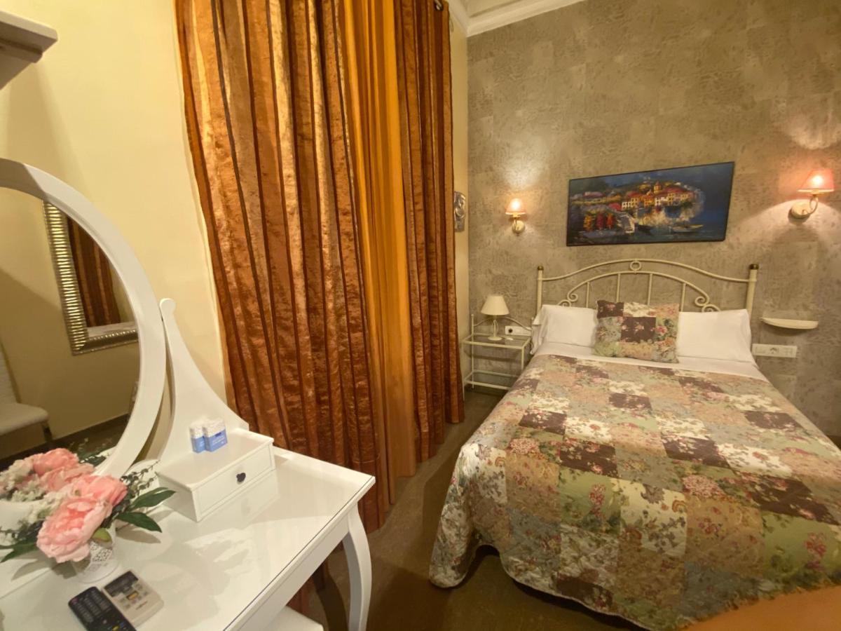 ברצלונה Hostal Orleans מראה חיצוני תמונה