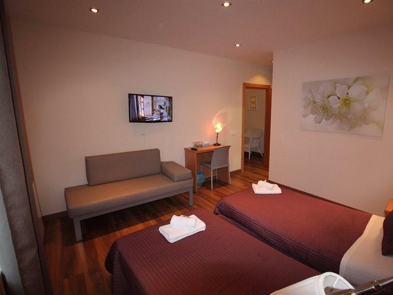 ברצלונה Hostal Orleans מראה חיצוני תמונה