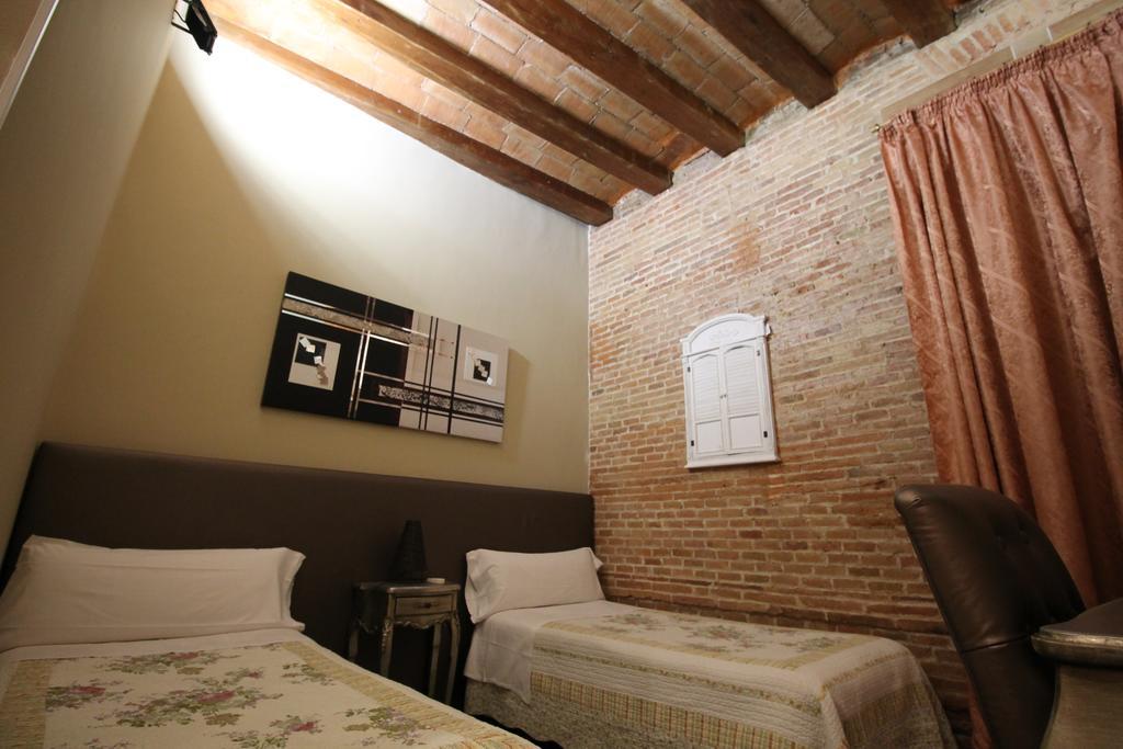 ברצלונה Hostal Orleans מראה חיצוני תמונה